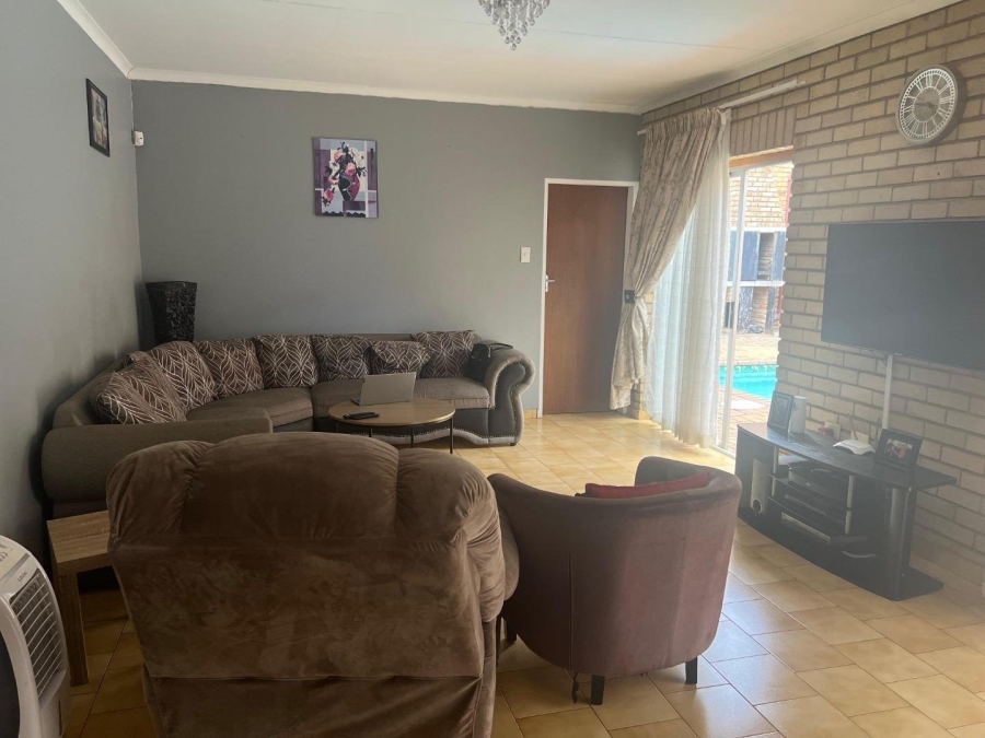 5 Bedroom Property for Sale in Potchefstroom South North West